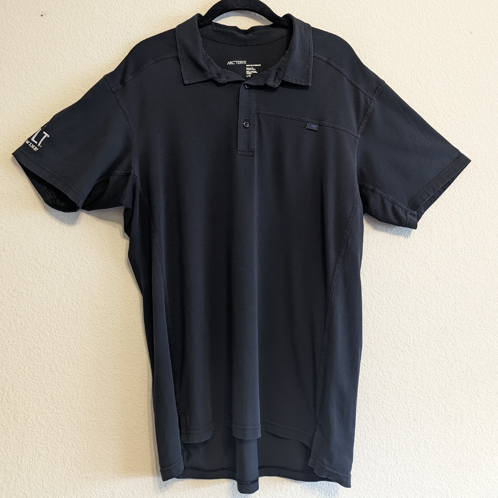 Polo Arc'teryx nera uomo taglia large logo aziendale sulla manica usata in ottime condizioni