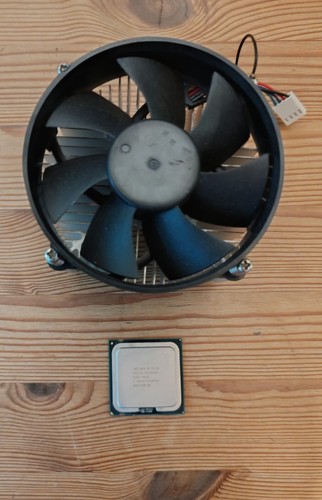 Intel Celeron E3300 - 2,5 GHz Dual Core (BX80571E3300) Prozessor mit Kühler