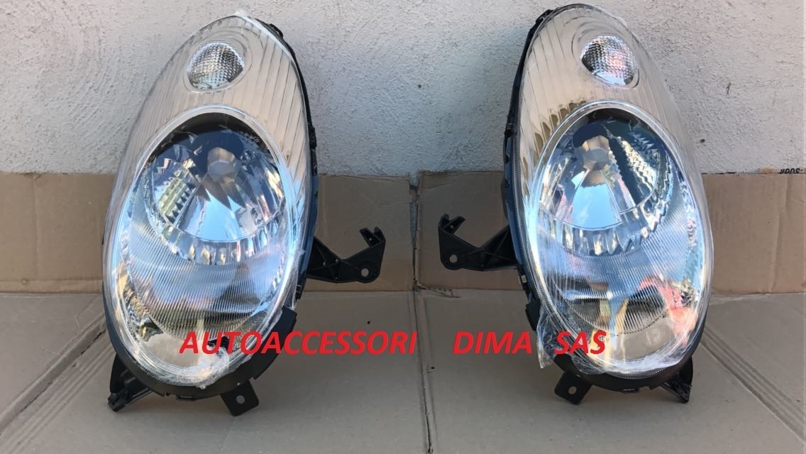 COPPIA FARI FARO FANALE PROIETTORE NISSAN MICRA K12 DAL 2003 AL 2007 NUOVI