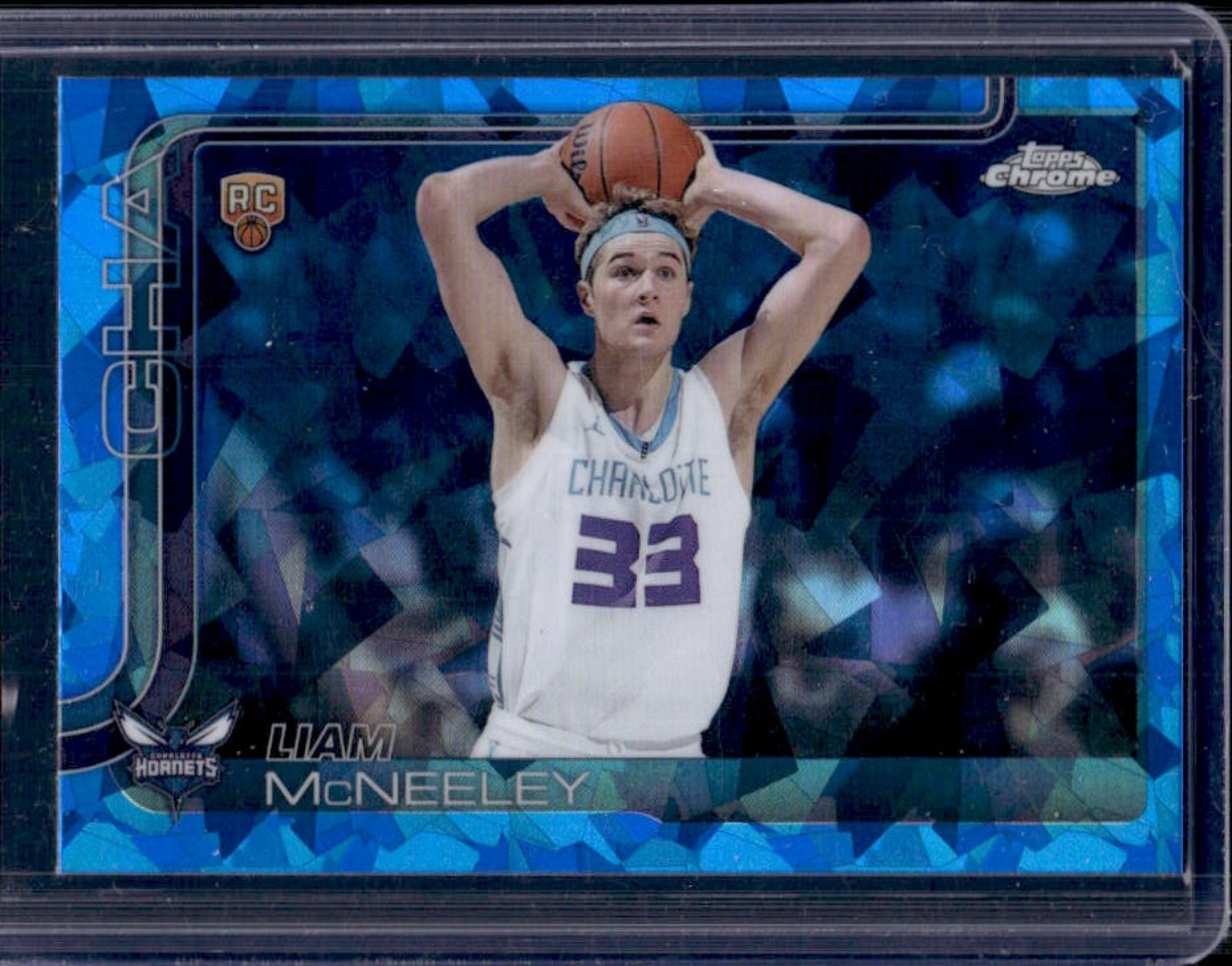 2025-26 Topps Chrome Sapphire Liam McNeeley RC Rookie #279 Hornets