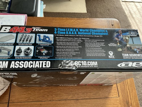 TEAM ASSOCIATED B44.3 FACTORY TEAM VERY RARE CAR BRAND NEW - Picture 10 of 10