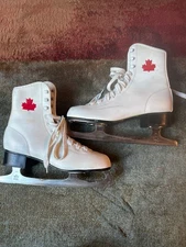 Women's SLM Canadian Flyer Figure Ice Skates Size 8 White w/Red Maple Leaf
