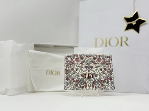 Porte cartes Dioramour Dior Caro Freesia Prix de détail 440 plus taxes