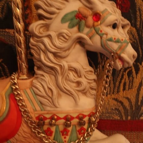 Willits Large Carousel - Picture 3 of 4