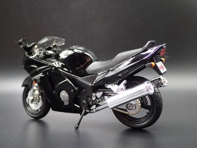 HONDA CBR1100XX SPORT BIKE MOTORCYCLE 1/18 SCALE DIORAMA DIECAST