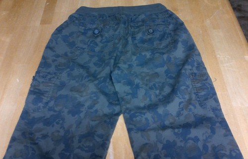 Womens Motherhood Maternity Cargo Capri Pants, Low Rise, Green Camoflage, Size M - Picture 5 of 7