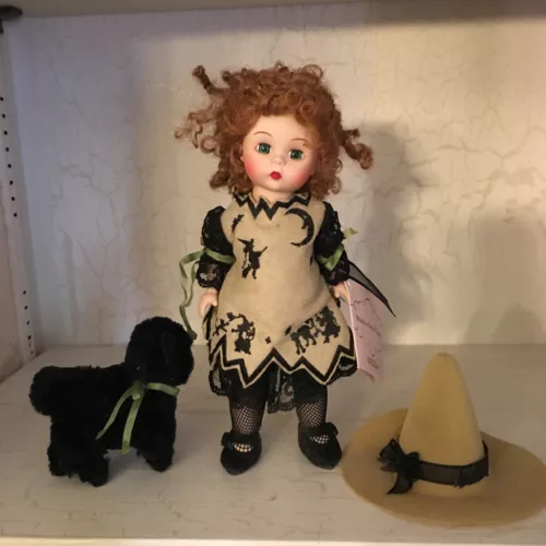 Adorable HTF witches Brew with black cat 8" Madame Alexander doll