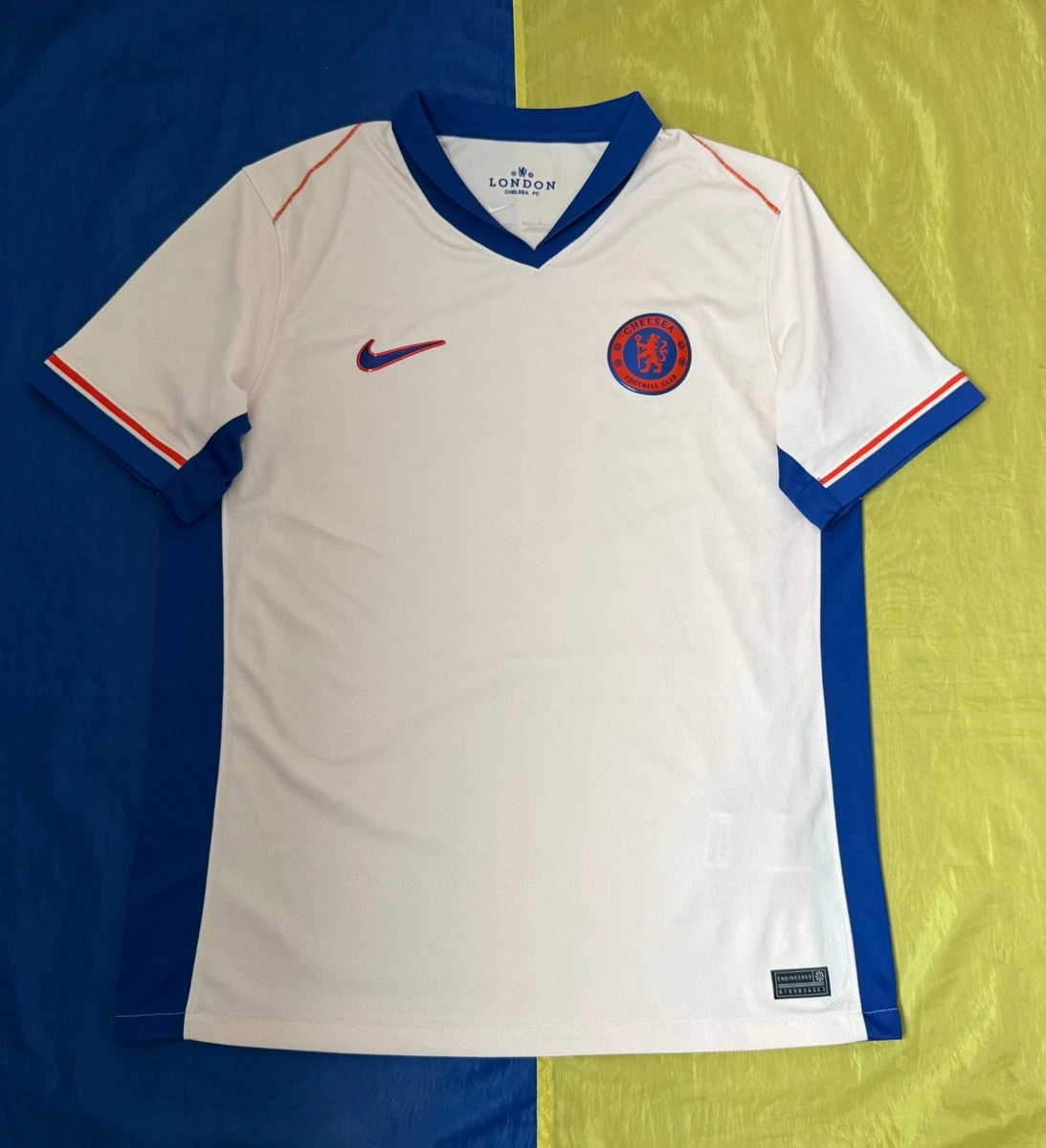 Preços baixos em Nike Chelsea Branco Clube Internacional de Roupas