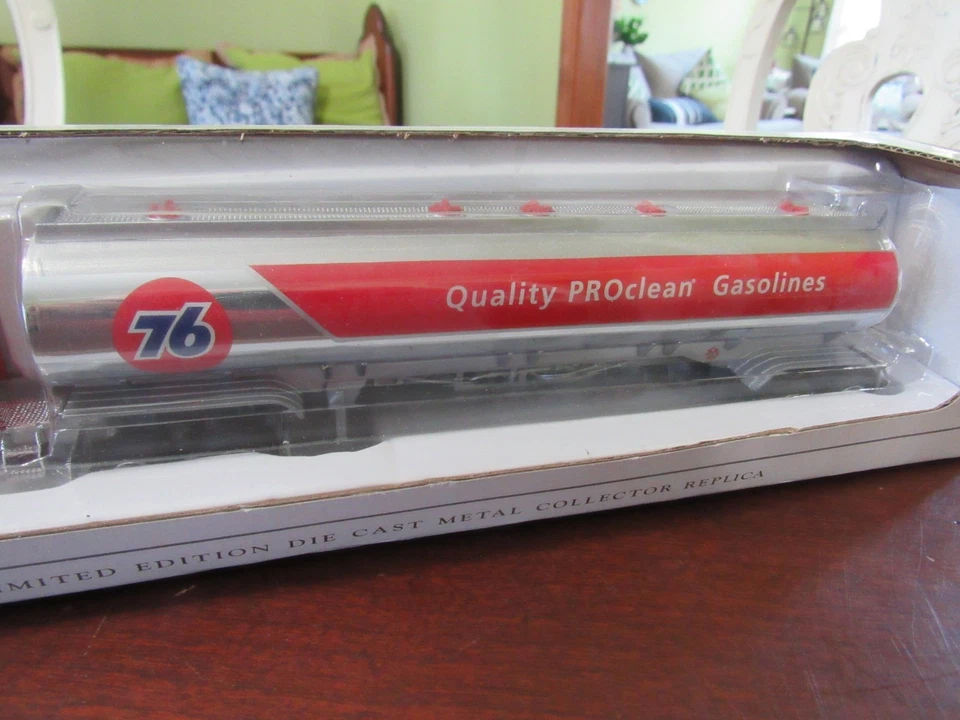 Speccast 1/64 #33146 Union 76 Peterbilt385 con petrolero cromado - nuevo en caja Foto 3 de 4