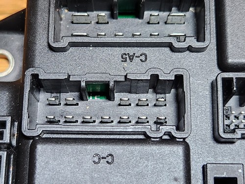 2013-16 Countryman Paceman R60 OEM Power Distribution Junction 9813233 Fuse Box - Picture 10 of 22