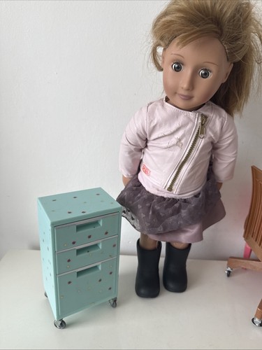 Paquete de muebles para muñecas Our Generation escritorios sillas más unidad para muñecas de diseño - Imagen 3 de 8