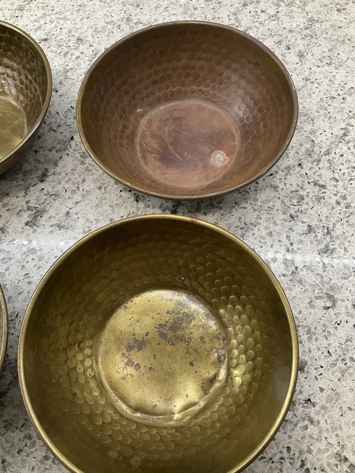 НАБОР ИЗ ШЕСТИ ВИНТАЖНЫХ КОВАННЫХ ЛАТУННЫХ ЧАШ ТИБЕТСКИЕ ПОЮЩИЕ ЧАШИ - Изображение 4 из 4