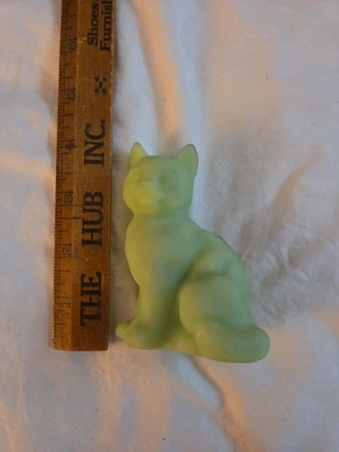Vintage Fenton Art Glass Cat Figurine  Glass Collectible green
