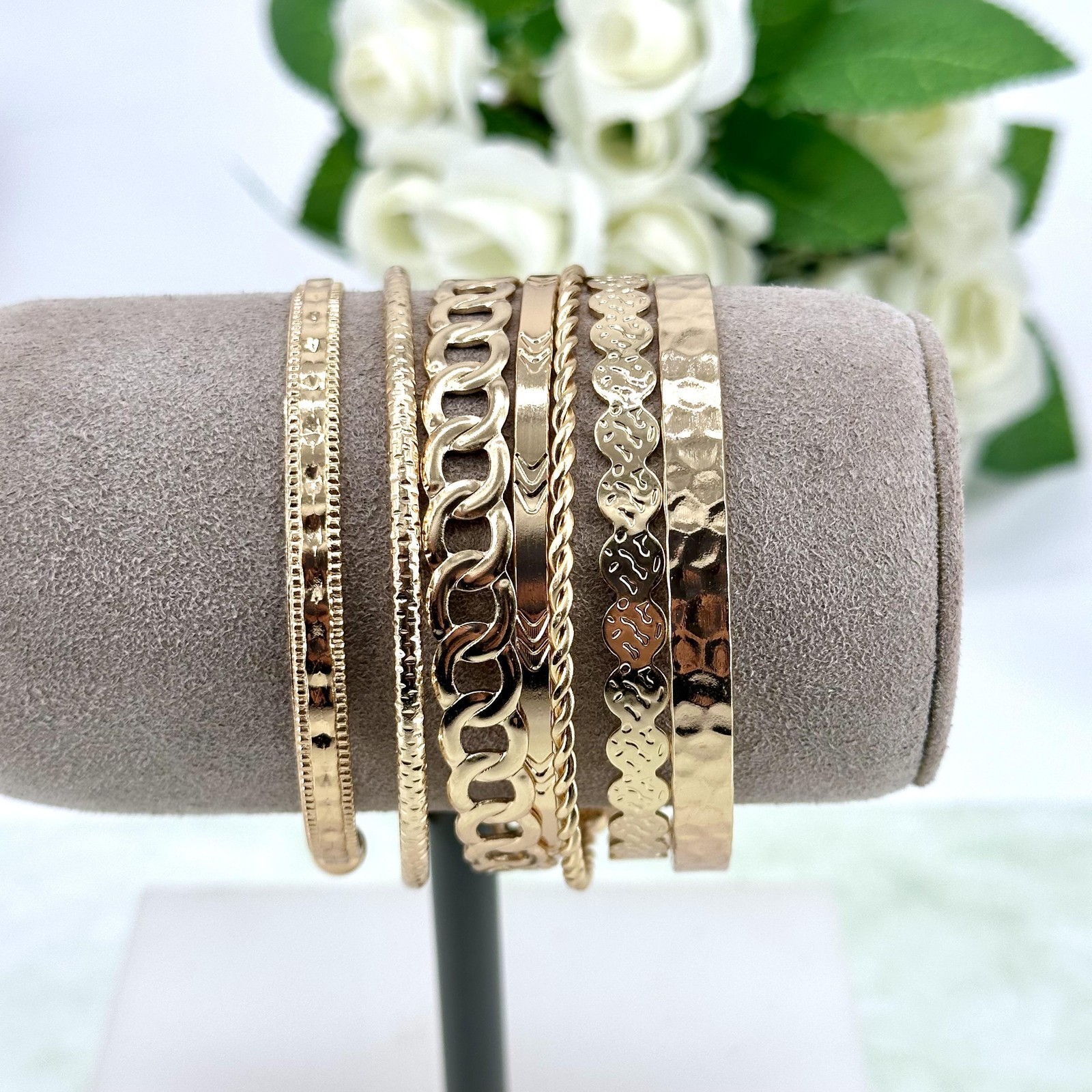 Bracelet semainier 7 joncs ouverts acier doré - Bijou poignet rigide ajustable 65mm