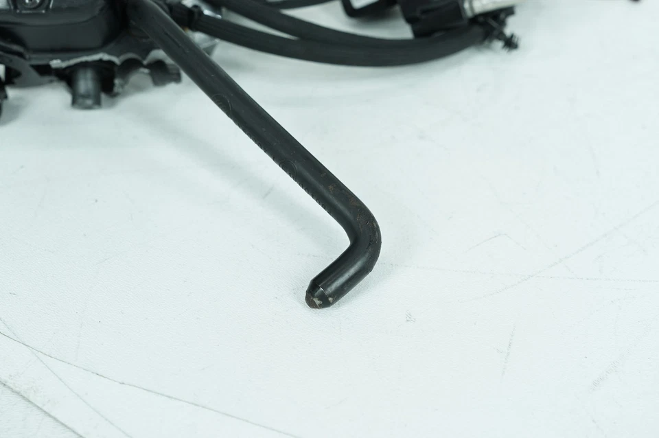 Harley Dyna Wide Glide 2016 OEM cilindro maestro de freno trasero con interruptor de apagado del motor Foto 4 de 4