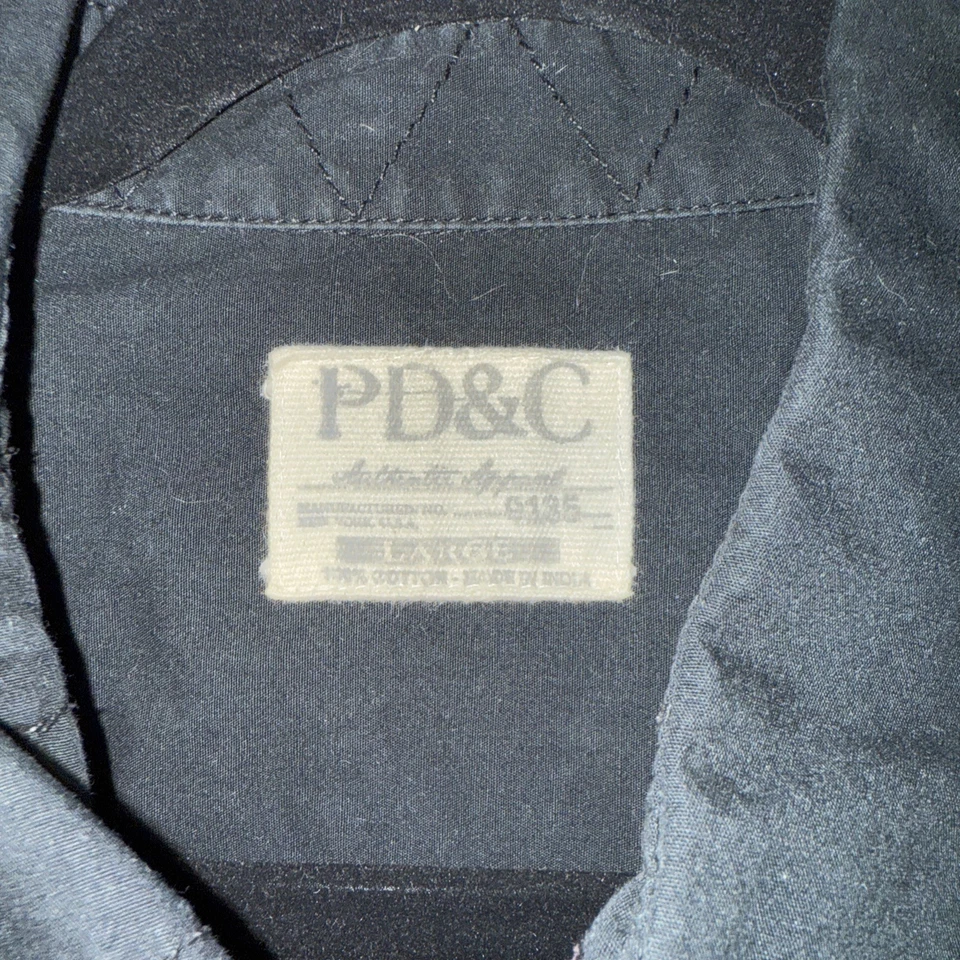 Camisa masculina PD&C preta manga longa com botões e bolsos tamanho grande usada - Imagem 2 de 4