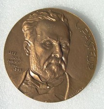 MEDAILLE LOUIS PASTEUR par Coëffin diamètre7,2cm DOLE JURA VILLE NATALE