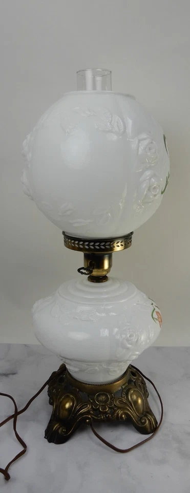 Винтажная настольная лампа из молочного стекла Gone With The Wind с 3-полосной лампой высотой 21-3/4 дюйма - Изображение 4 из 4