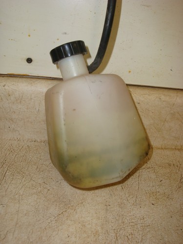 1984 84 85? TAPA JARRA REFRIGERANTE YAMAHA VENTURE ROYALE 1200 XVZ1200 - Imagen 1 de 4