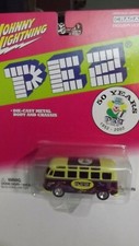 Johnny Lightning Pez Volkswagen Vw Bus 164 Scale Johnny Lightning Pez Volkswagen Vw Bus 164 Scale