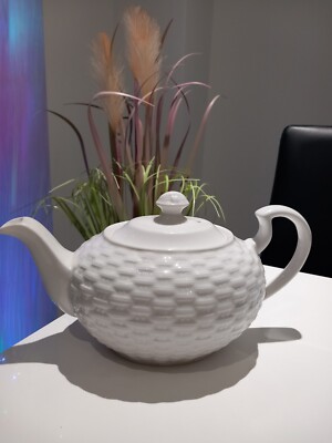 BELLEEK - Korbgeflecht Teekanne Fine Bone China