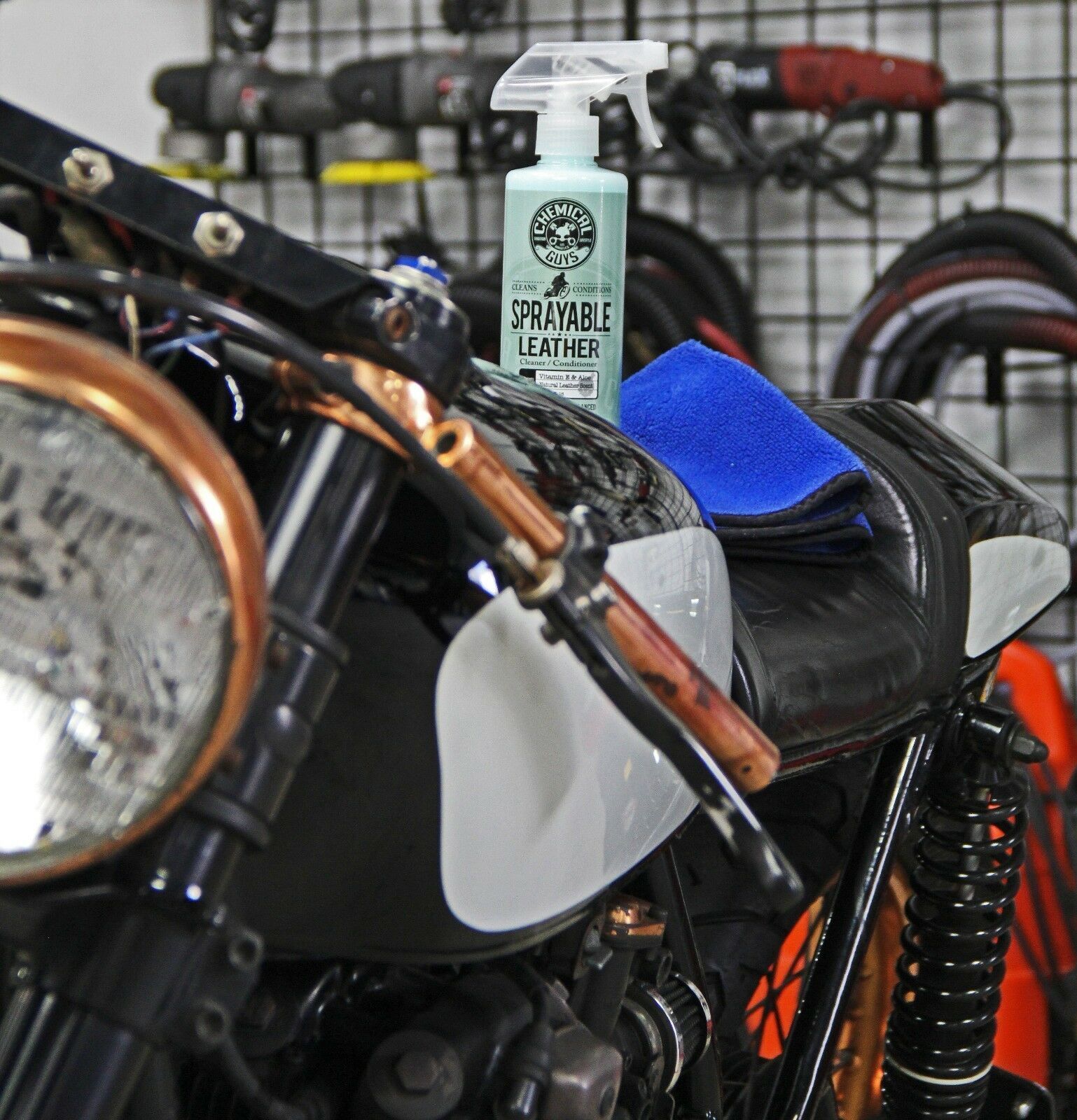 Chemical Guys SPI_103_16 Sprayable Leather Cleaner & Conditioner in 1