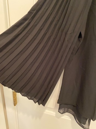 LAURIE FELT Woven Blouse w/ Pleated Sleeves BLACK size MEDIUM - Picture 2 of 3
