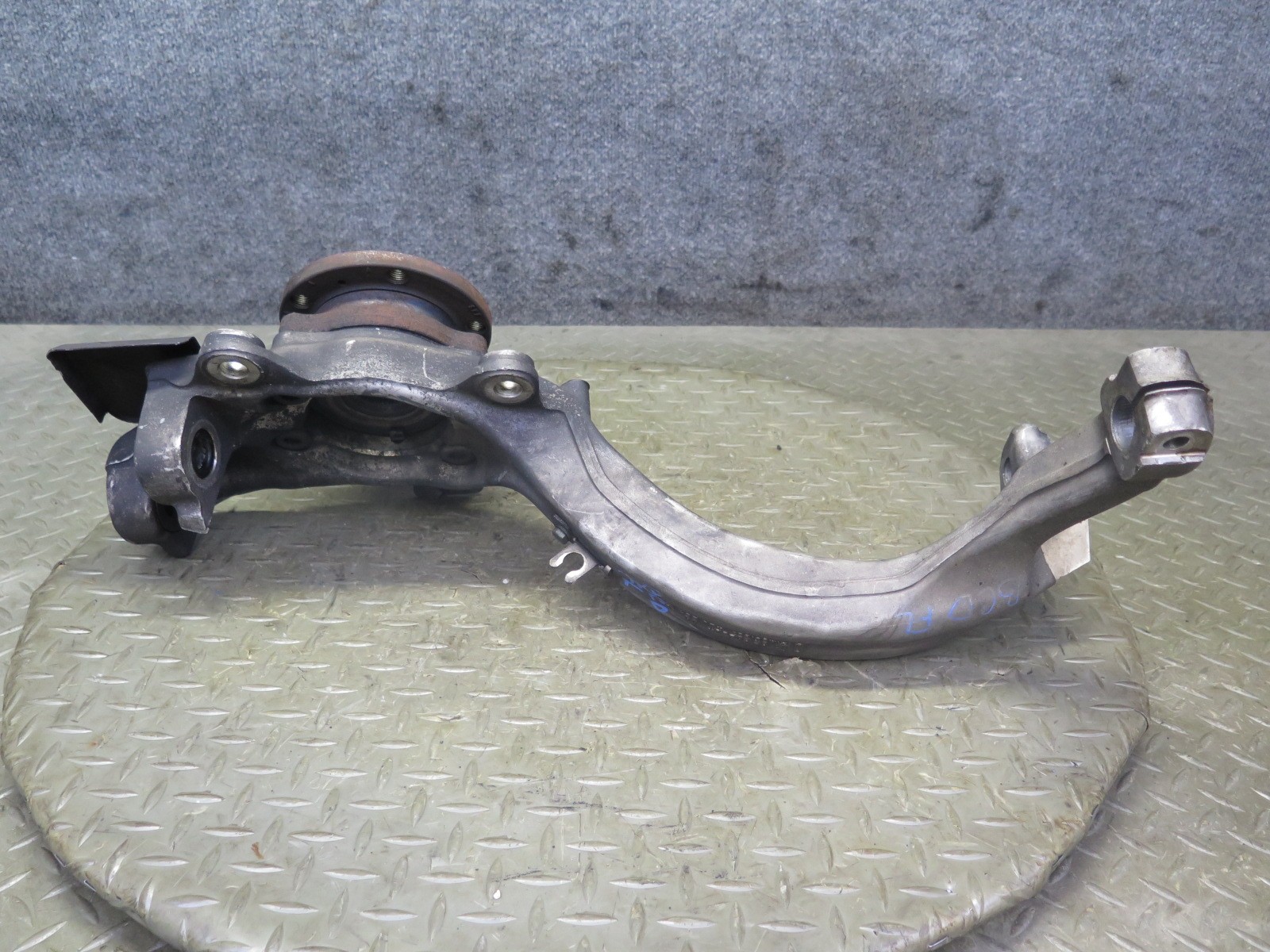 2006-2012 BENTLEY CONTINENTAL FLYING SPUR FRONT LEFT SPINDLE KNUCKLE WHEEL HUB