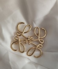 LOEWE Anagram Brosche Goldfarben Logo Ansteck...