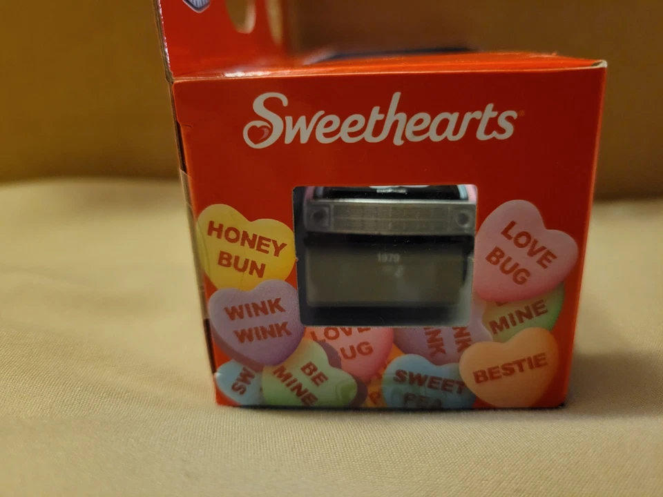 M2 Dodge Macho Power Wagon Sweethearts 1:64 New In Box - Image 2 of 4