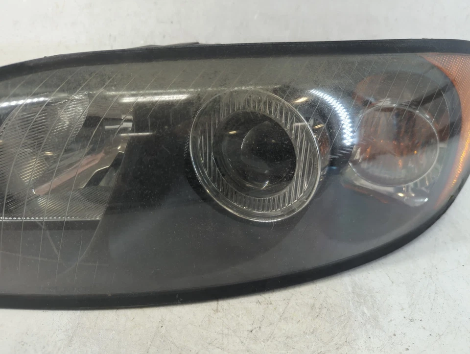 Faro delantero derecho pasajero Volvo V70 OEM XZ82L Foto 3 de 4