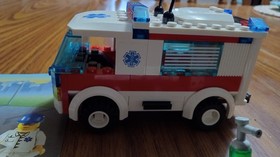 LEGO CITY: Ambulance (7890)