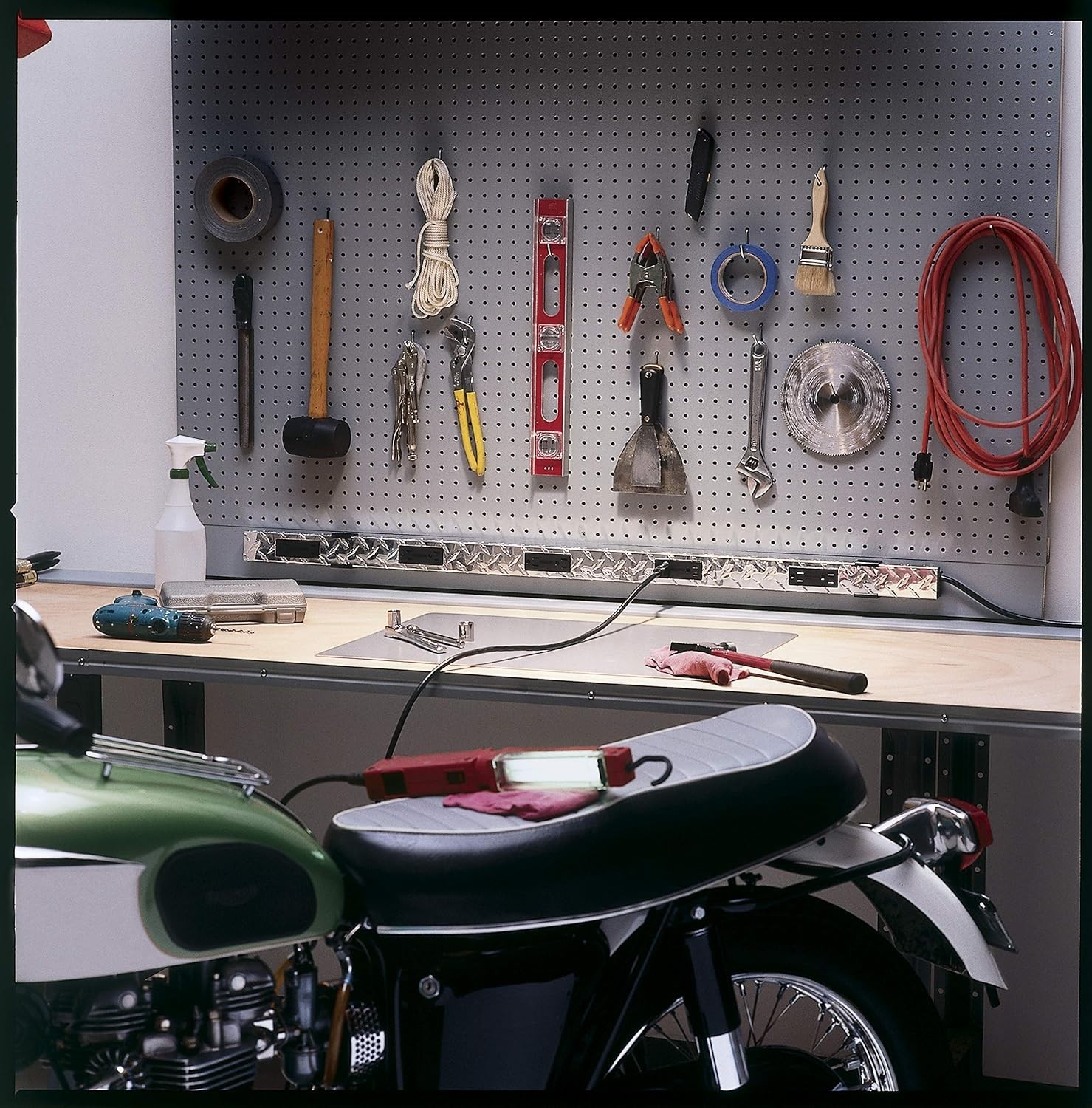 Power Strip Diamond Plate 4ft 10 Outlet Plugmold Heavy Duty For Garage Workshop