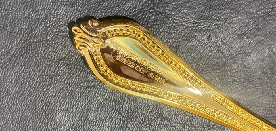 International Silver Co. Yorkshire 珠金色餐具套装 16 件 — 第 4/4 张图片