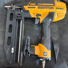Bostitch Smart Point 2-1/2-in 16 -Gauge Pneumatic Straight Finish Nailer