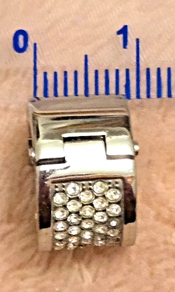 Pendientes Huggie Michael Kors Cristal Pavé Tono Plateado Foto 2 de 4