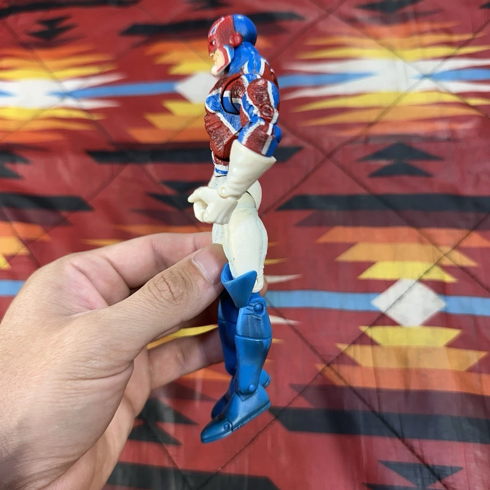 "Figura de acción ToyBiz Marvel Legends Captain Britain 2006 hombre gigante serie BAF 6"" Foto 4 de 4