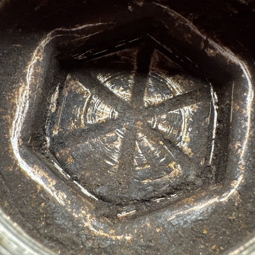 ✨Barn Find✨ OG Antique 1920s Studebaker Aluminum Threaded Center Hubcap - Picture 5 of 12
