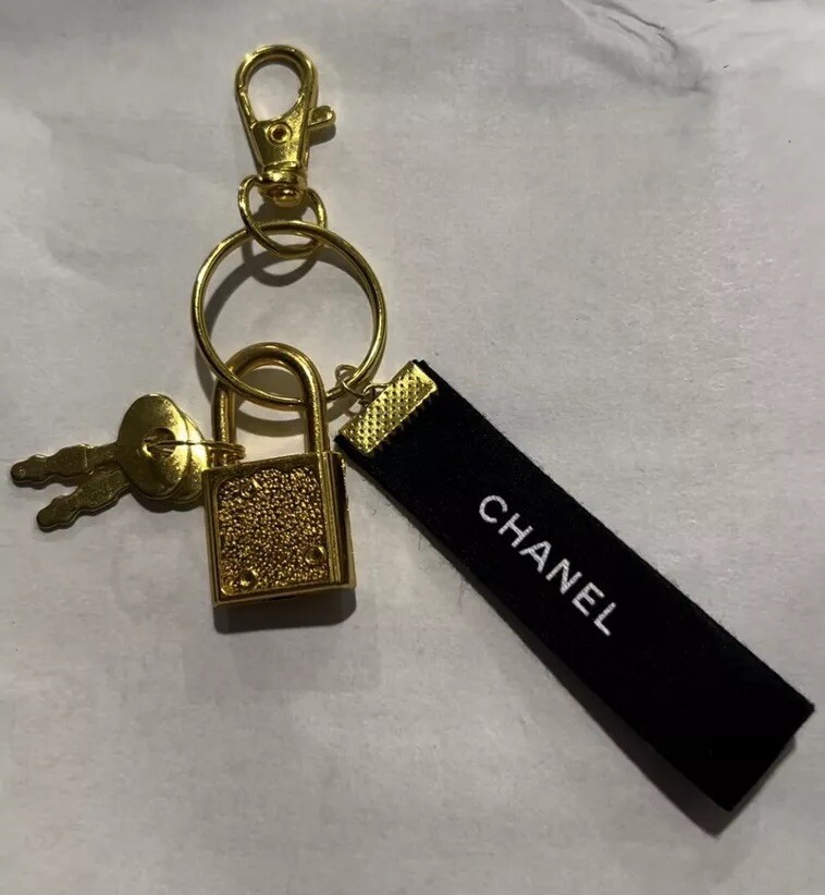 CHANEL ロゴ入りリボンキーホルダー CHANEL ロゴ入りリボンキーホルダー