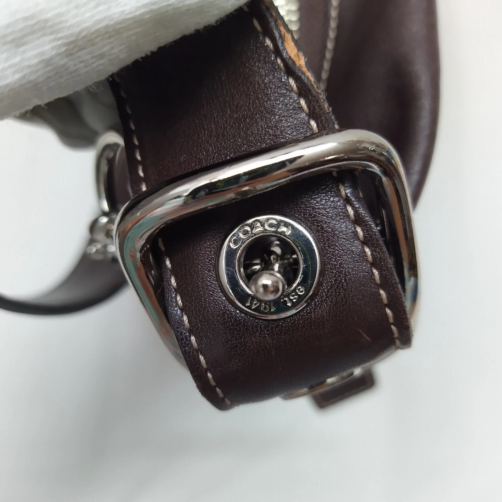 Borsa a tracolla Coach in pelle marrone con chiusura e cerniera Vintage