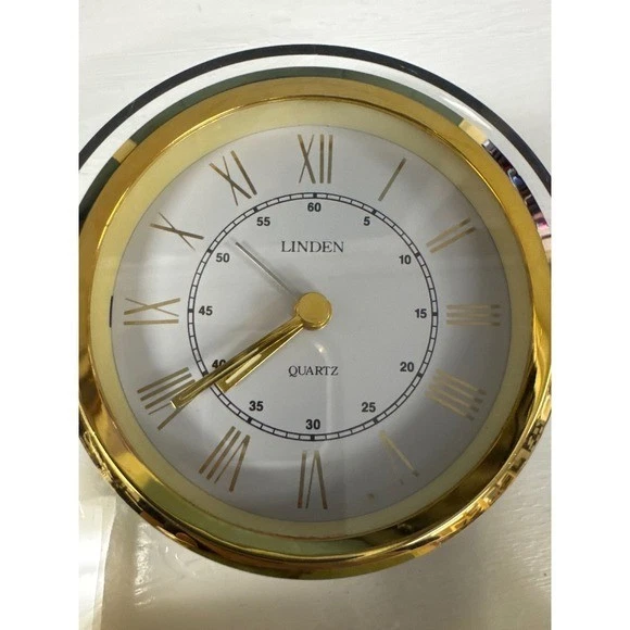 Reloj de Escritorio Cuarzo Tilo Acabado Tono Dorado Probado Mediados de Siglo Moderno Hong Kong Foto 3 de 4