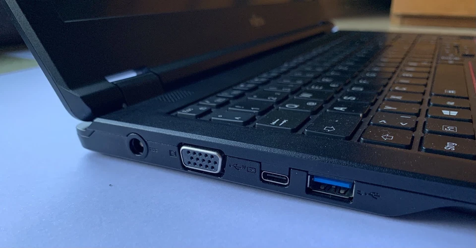 Fujitsu Lifebook E5510 Core i7-10510U, LTE, NUR 26 LADEZYKLEN + Dockingstation - Bild 3 von 4