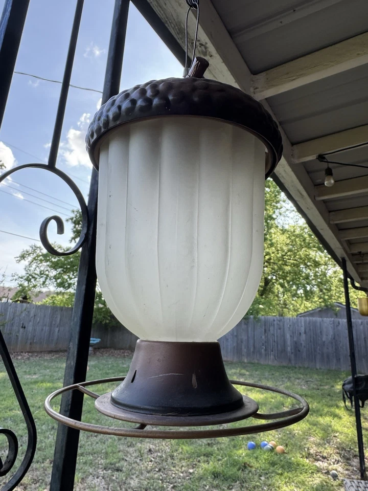 Vidrio alimentador de pájaros vintage con forma de bellota Foto 3 de 4