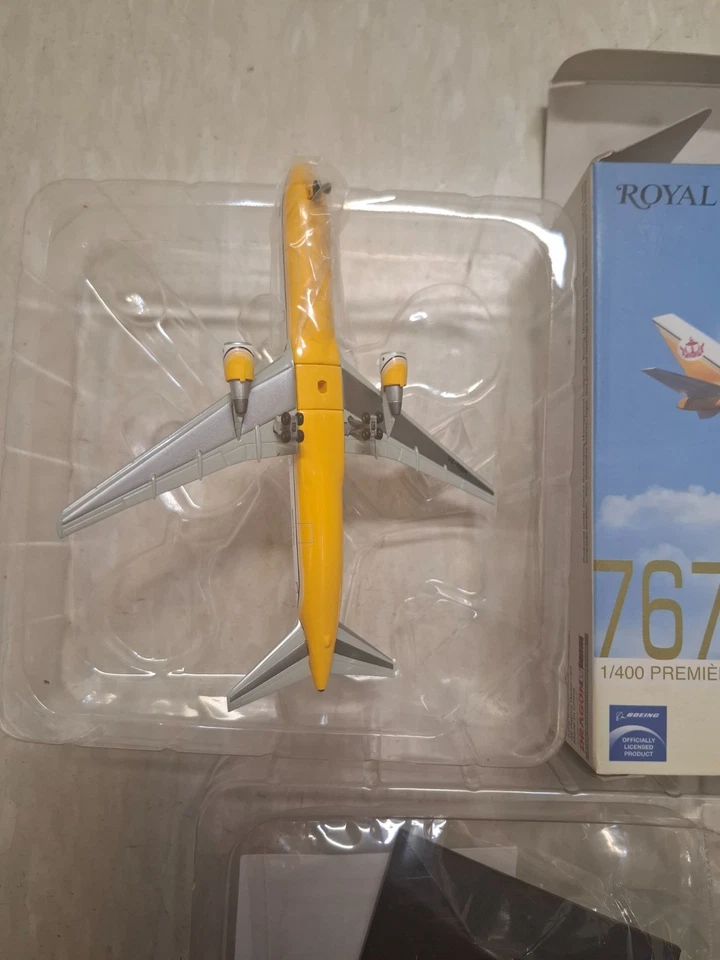 Dragon #55414 1/400 Royal Brunei  B767-300ER ~ V8-RBH (Airline) - Image 4 of 4