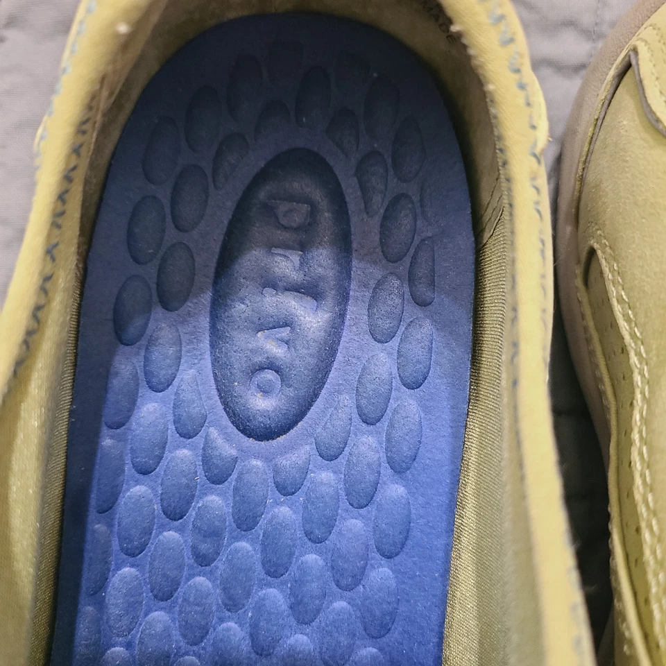 Zapatos cómodos planos Privo By Clarks Mary Jane para mujer 8M verde pálido gancho y bucle Foto 2 de 4