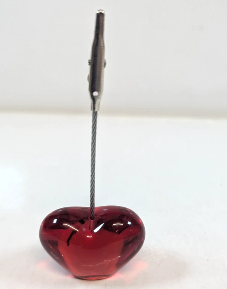 10 Heart Shaped Red Acrylic Plastic Picture Or Note holders - Image 3 of 4