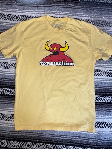 Toy machine monster T-shirt size large Yellow