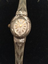Ladies Womens oval silver tone heart v pattern watch needs new battery
