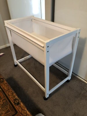 tasman essentials bassinet