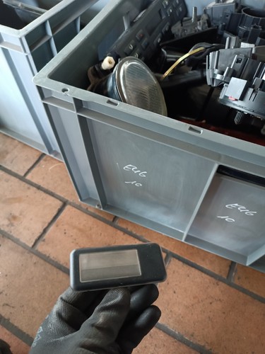 BMW 3er E46 Kofferaumlicht Innenbeleuchtung links Schwarz Hella 140929